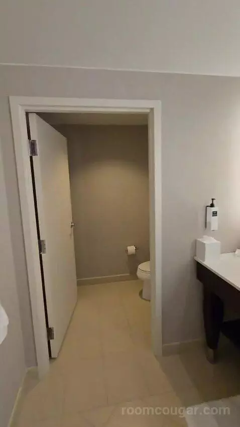 Executive Suite with Theme Park View (#1825) bathroom picture #8