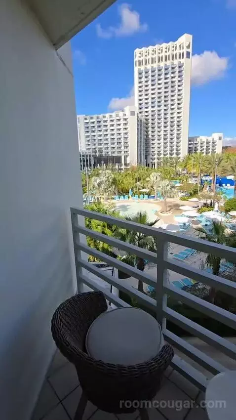 One King Bedroom Island Suite (#4420) view picture #3