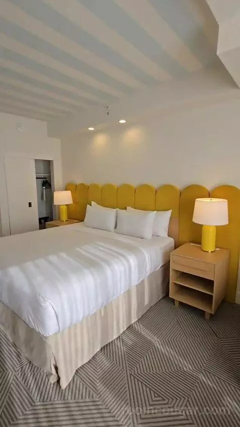 King Room with City View (#1216) bed picture #1