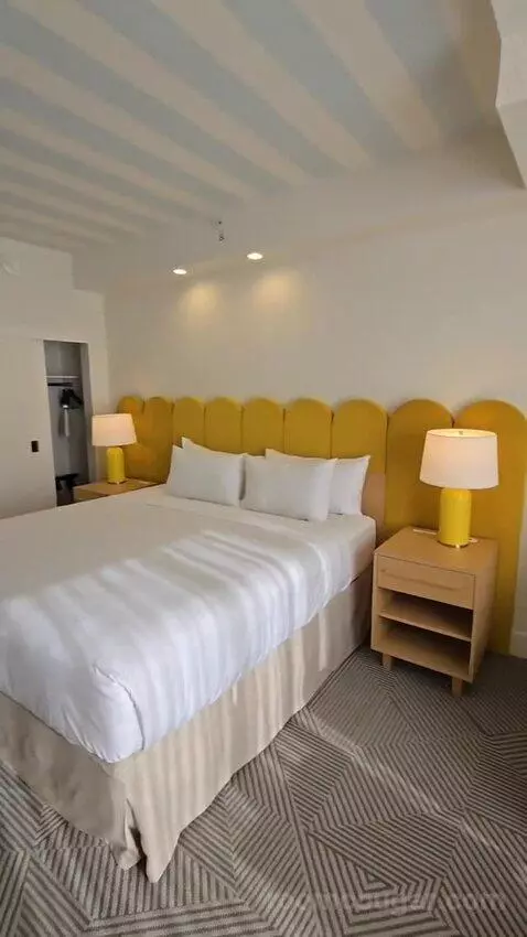 King Room with City View (#1216) bed picture #3