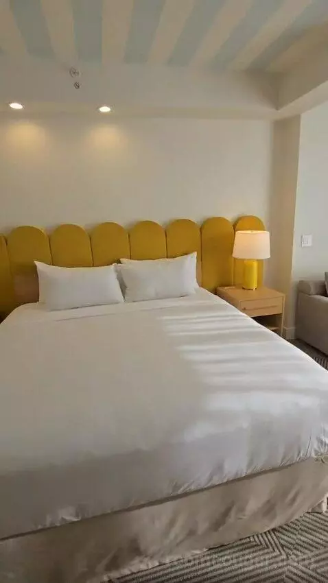King Room with City View (#1216) bed picture #4