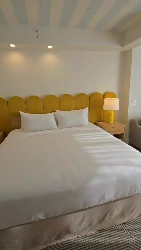 King Room with City View (#1216) bed picture #5