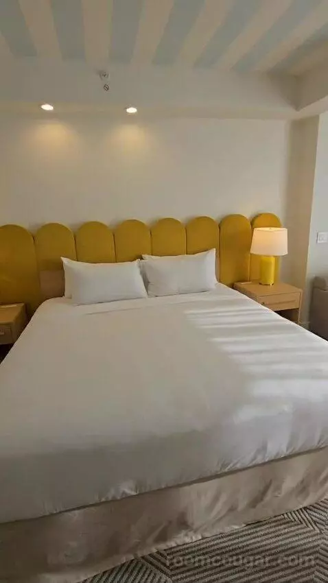 King Room with City View (#1216) bed picture #6