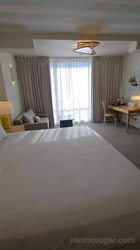 King Room with City View (#1216) bed picture #7