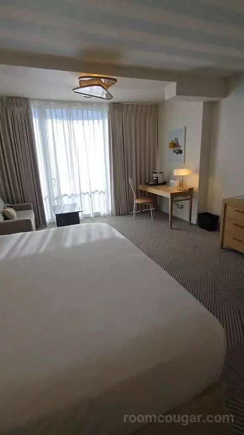 King Room with City View (#1216) bed picture #9