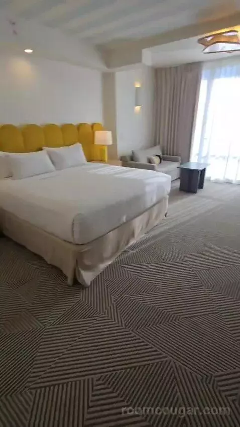 King Room with City View (#1216) bed picture #11