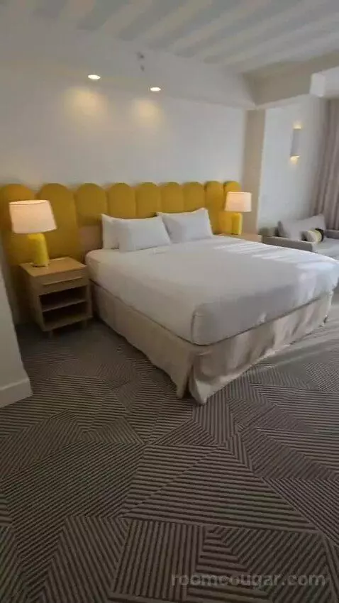 King Room with City View (#1216) bed picture #12