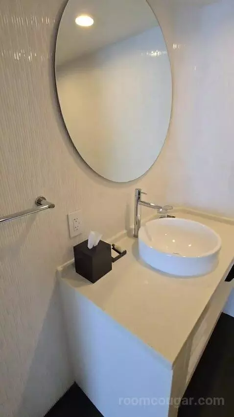 King Room with City View (#1216) bathroom picture #9