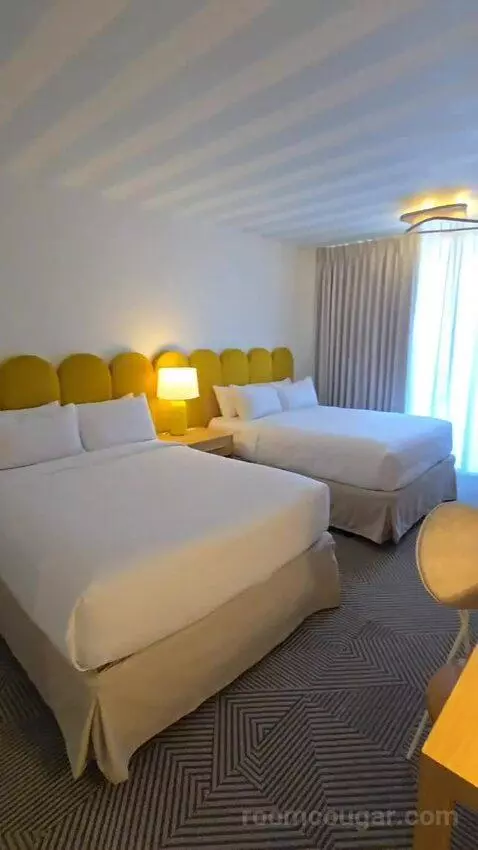 Executive Suite, 1 King (#1708) bed picture #1