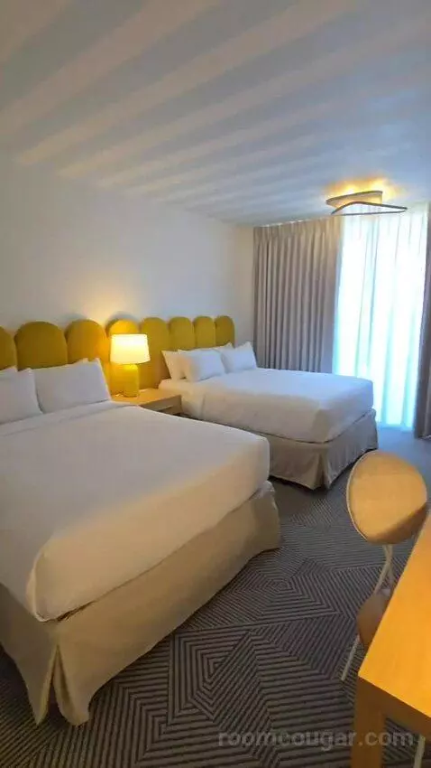 Executive Suite, 1 King (#1708) bed picture #2