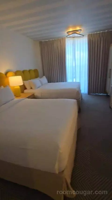 Executive Suite, 1 King (#1708) bed picture #10