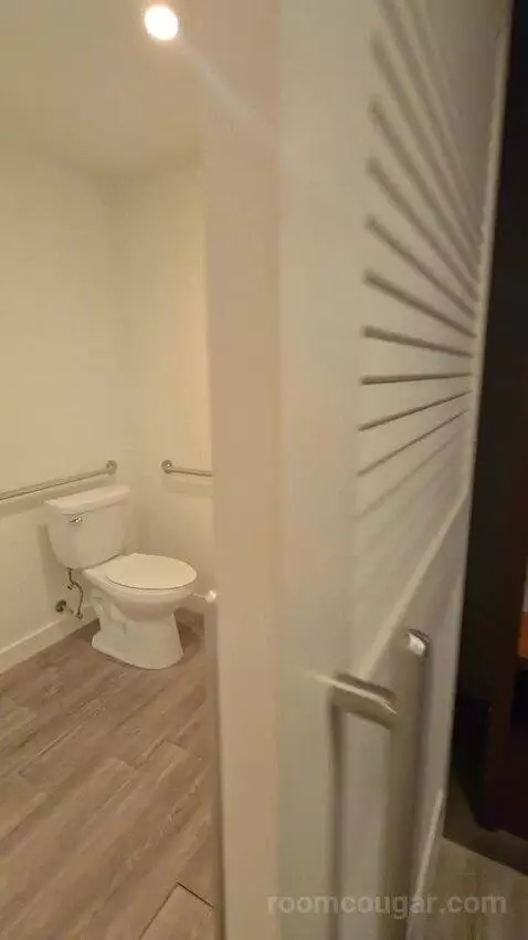 One Bedroom King Pool View Suite (#402) bathroom picture #3