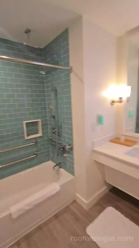 One Bedroom King Pool View Suite (#402) bathroom picture #9
