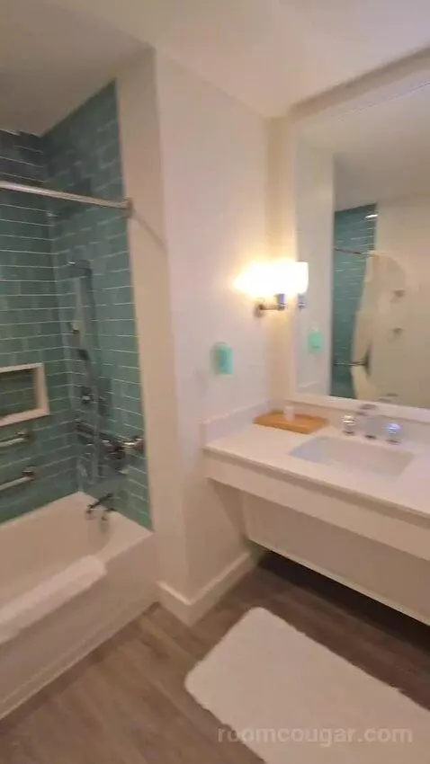 One Bedroom King Pool View Suite (#402) bathroom picture #11