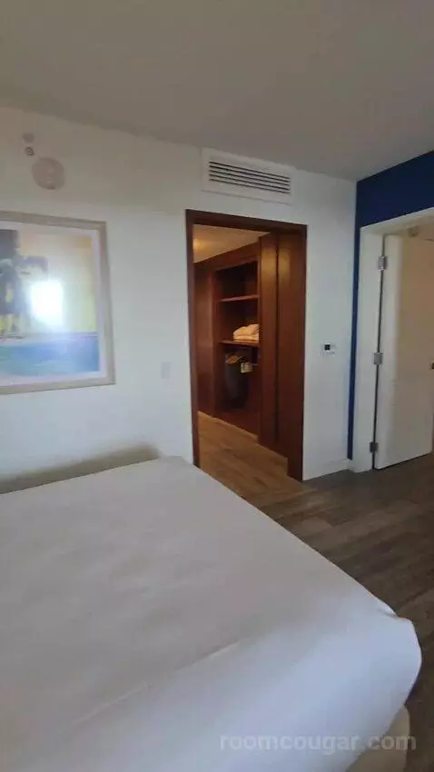 One Bedroom King Pool View Suite (#402) bed picture #7