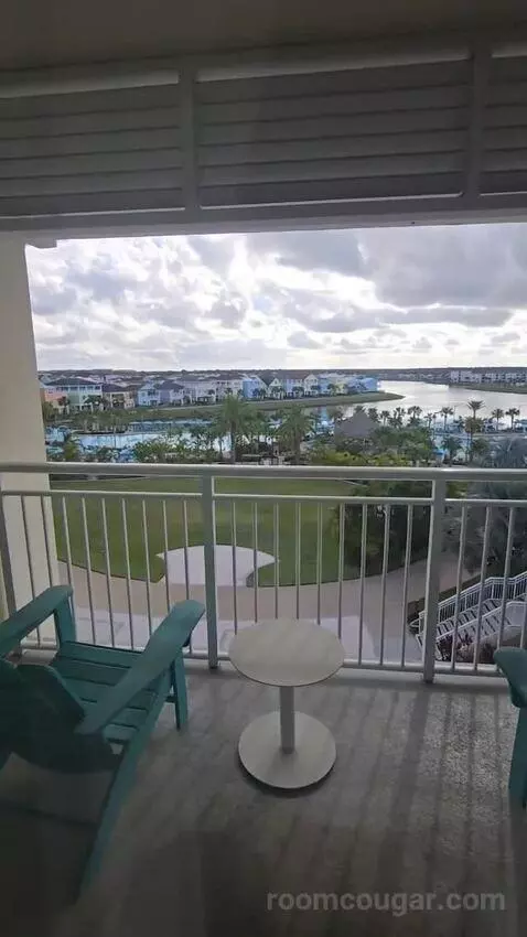 One Bedroom King Pool View Suite (#402) view picture #6