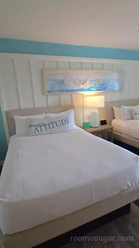 Queen Room with Pool View (#418) bed picture #3