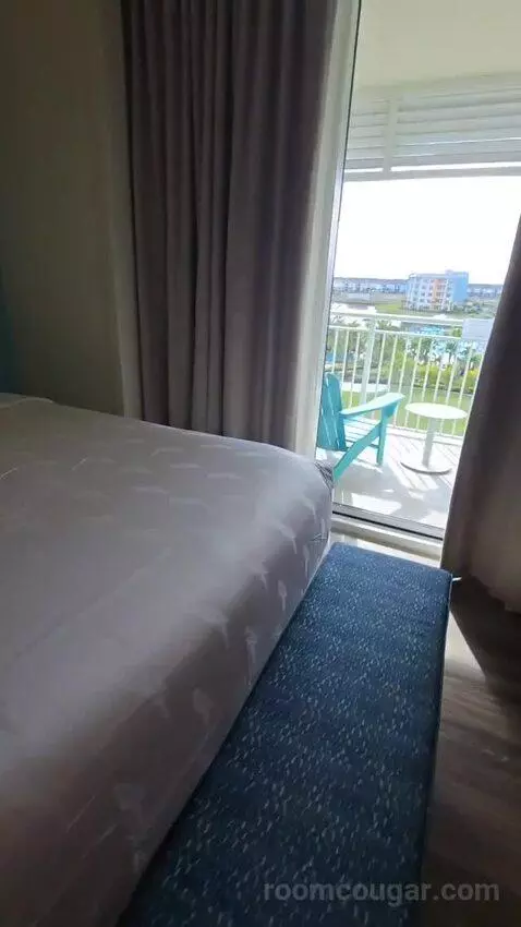 Queen Room with Pool View (#418) bed picture #9