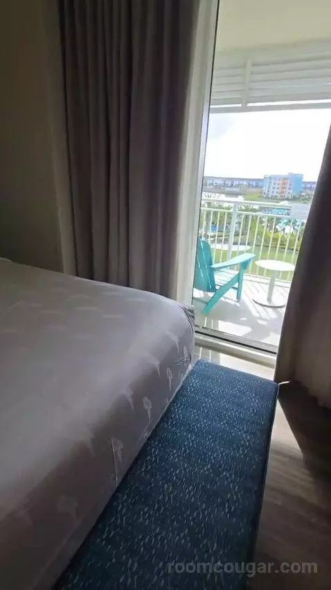 Queen Room with Pool View (#418) bed picture #11