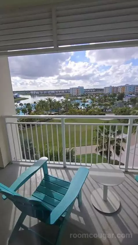 Queen Room with Pool View (#418) view picture #5