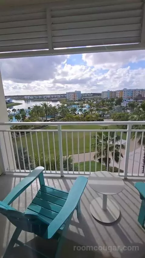 Queen Room with Pool View (#418) view picture #6