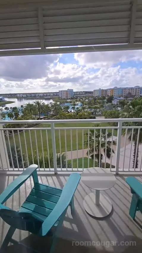 Queen Room with Pool View (#418) view picture #7