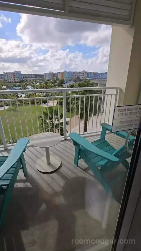 Queen Room with Pool View (#418) view picture #10