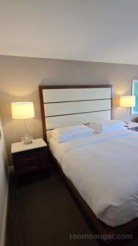 King Room (#361) bed picture #6