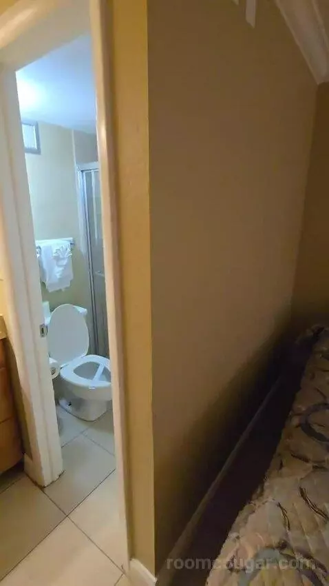 Standard King Room (#106) bathroom picture #1
