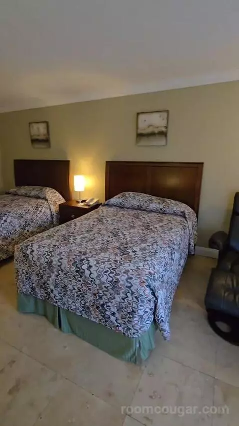 Standard Double Room (#104) bed picture #6