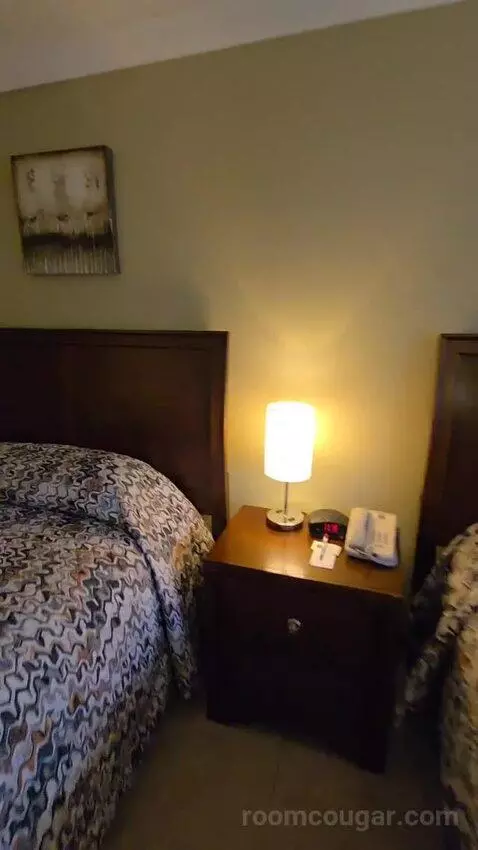Standard Double Room (#104) bed picture #8