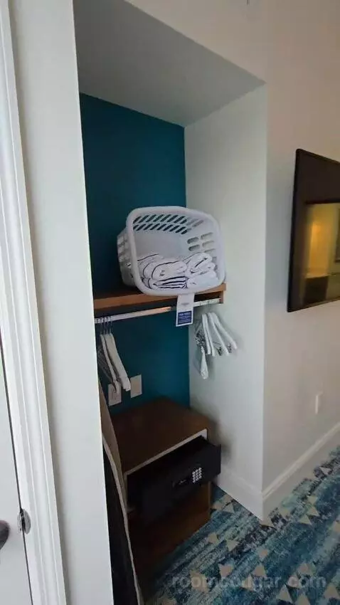 One Bedroom King Suite (#417) picture #11