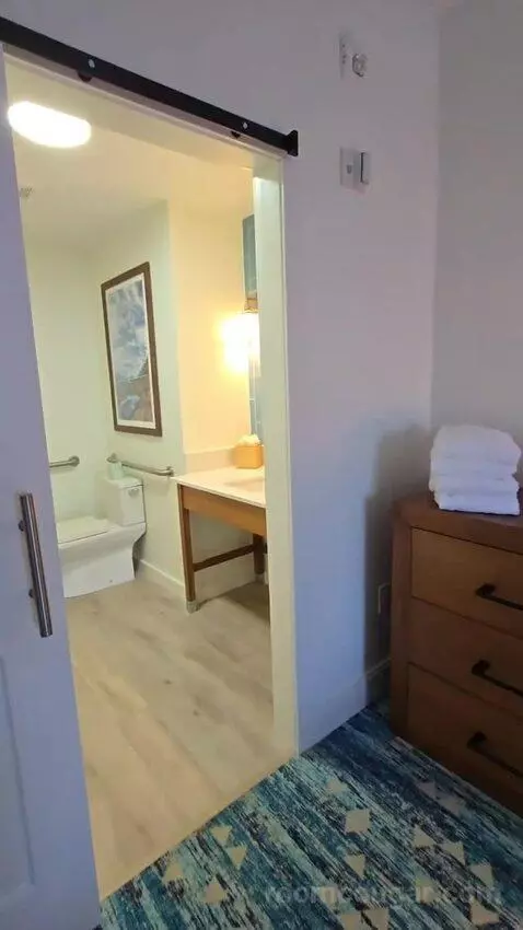 One Bedroom King Suite (#417) picture #13