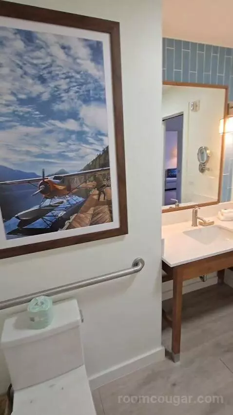 One Bedroom King Suite (#417) picture #19
