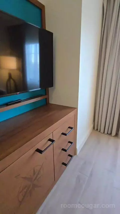 One Bedroom King Suite (#417) picture #8