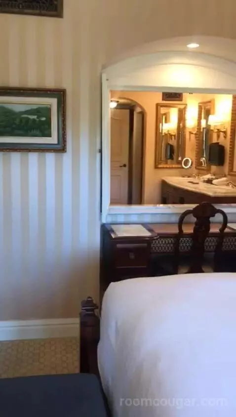 Deluxe Resort View King with Expansive Balcony (#332) bed picture #9