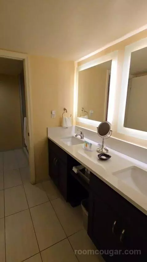 2 Double Beds Large Balcony Pool View (#512) bathroom picture #8
