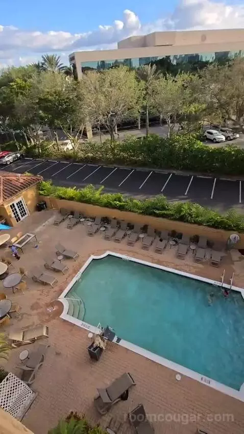 2 Double Beds Large Balcony Pool View (#512) view picture #11