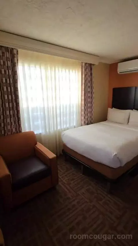 2 Double Beds Large Balcony Pool View (#512) bed picture #9