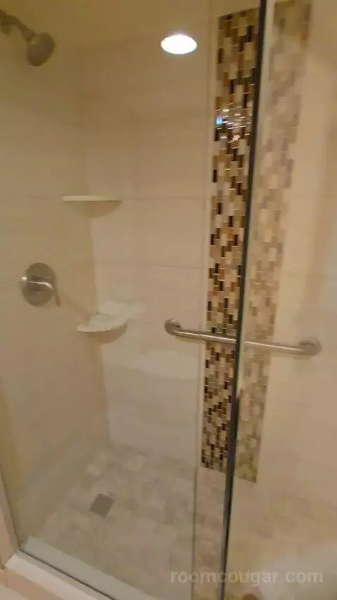 2 Double Beds Large Balcony Pool View (#512) bathroom picture #5