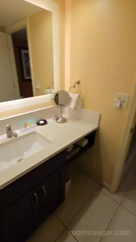 Double Room with Two Double Beds, Balcony and Pool View (#508) bathroom picture #2