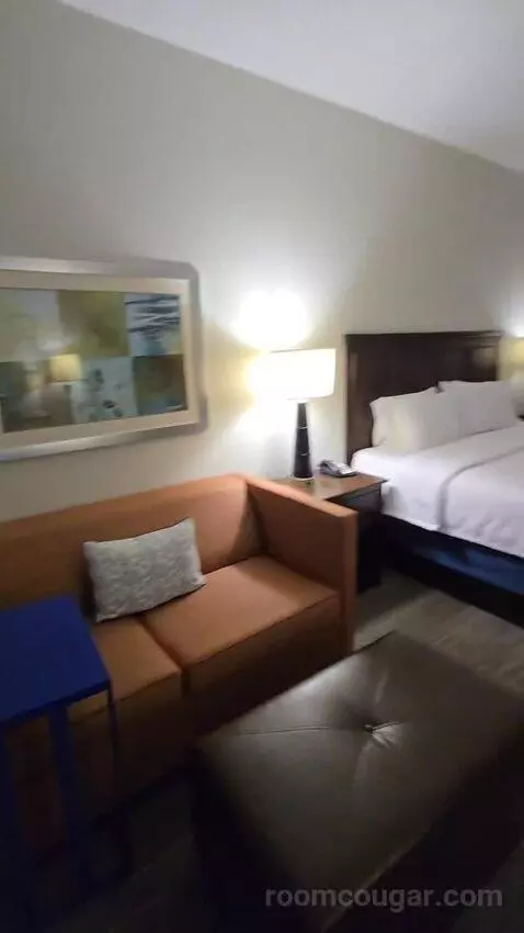 King Room (#109) bed picture #9