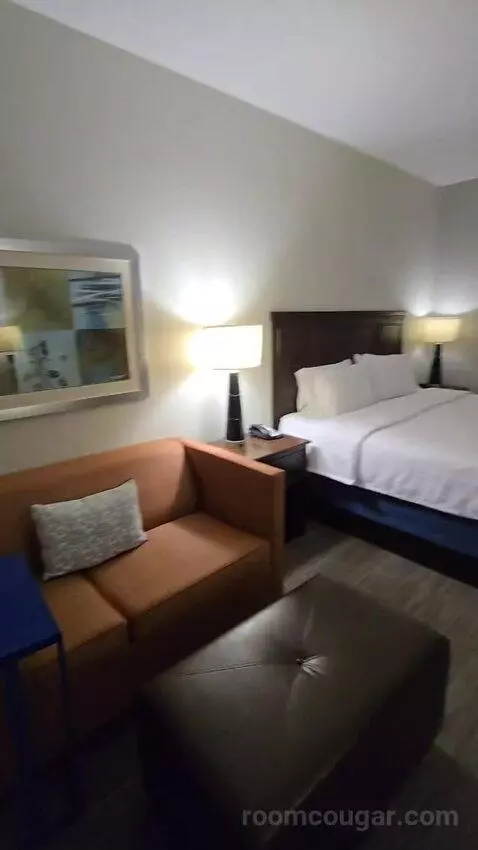 King Room (#109) bed picture #10