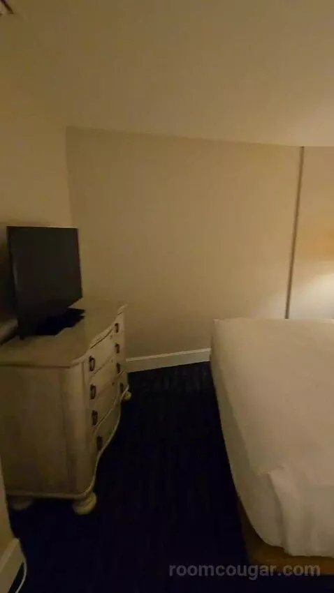 Two-Bedroom Suite with City View (#410) bed picture #7