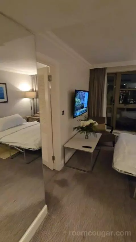 Premium Suite with Balcony and City View (#926) bed picture #2