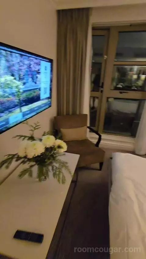Premium Suite with Balcony and City View (#926) bed picture #3