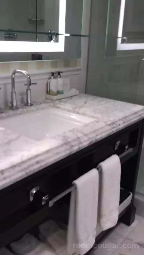 Coastal King (#209) bathroom picture #4