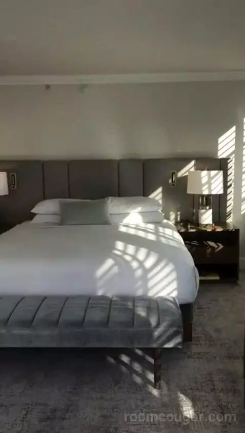 Pacific Suite (#320) bed picture #7