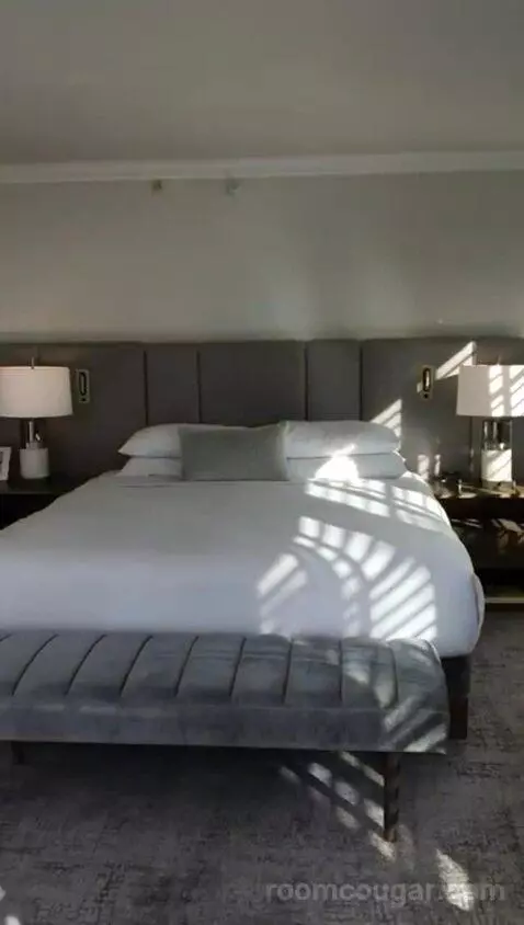 Pacific Suite (#320) bed picture #8