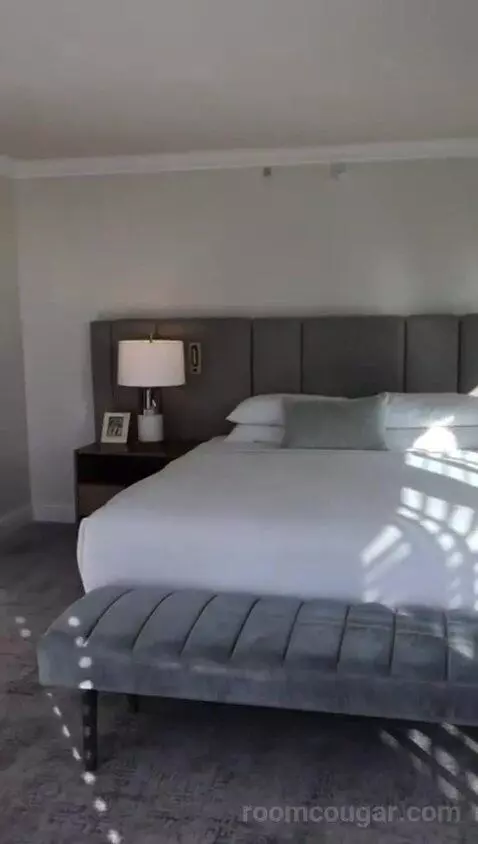 Pacific Suite (#320) bed picture #10